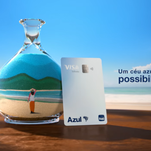 Azul e Itaú destacam benefícios do cartão Visa Infinite