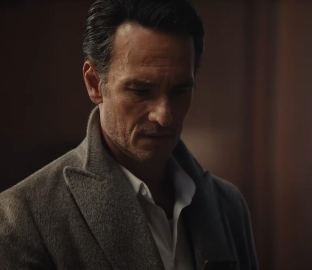 Rodrigo Santoro estrela campanha da XP