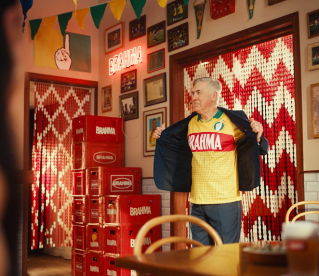 Carlo Ancelotti em ação da Brahma